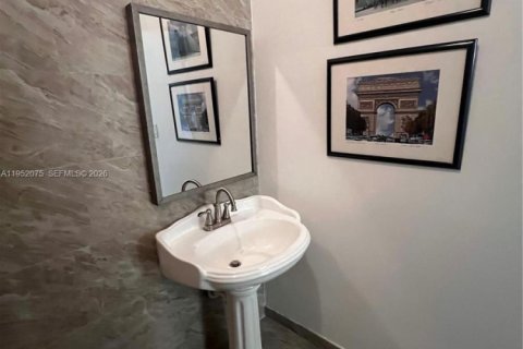 Снять в аренду виллу или дом в Майами, Флорида 1 спальня, 55.74м2, № 2006419 - фото 5