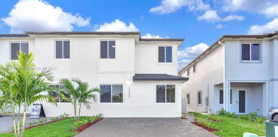 Adosado en Miami, Florida 5 dormitorios № 1779897