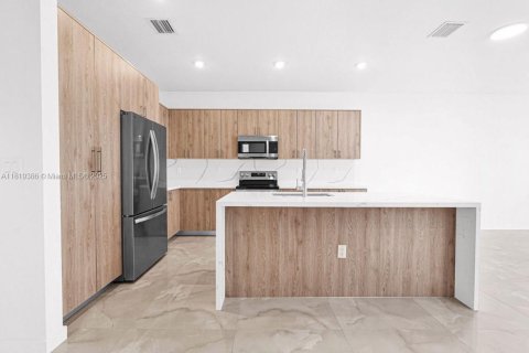 Adosado en venta en Miami, Florida, 5 dormitorios № 1779897 - foto 3