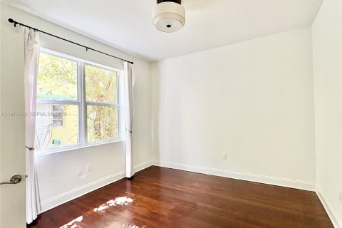 Condominio en alquiler en Miami Beach, Florida, 2 dormitorios, 65.03 m2 № 2031038 - foto 9