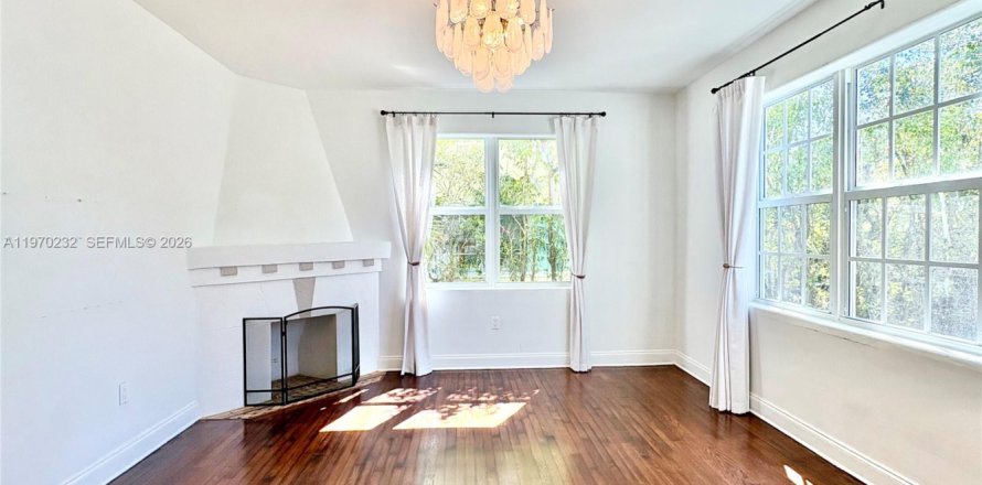 Condominio en Miami Beach, Florida, 2 dormitorios № 2031038