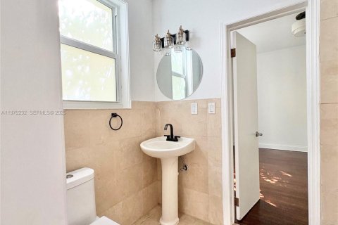 Condominio en alquiler en Miami Beach, Florida, 2 dormitorios, 65.03 m2 № 2031038 - foto 10