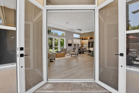 House in Weston, Florida 6 bedrooms, 341.32 sq.m. № 2088140 - photo 18