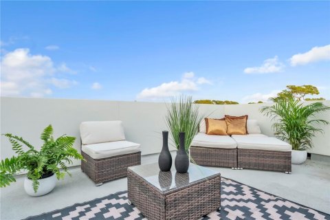 Townhouse in Pinellas Park, Florida 2 bedrooms, 219.71 sq.m. № 2312310 - photo 25