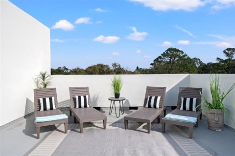 Townhouse in Pinellas Park, Florida 2 bedrooms, 219.71 sq.m. № 2312310 - photo 18