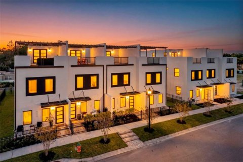 Townhouse in Pinellas Park, Florida 2 bedrooms, 219.71 sq.m. № 2312310