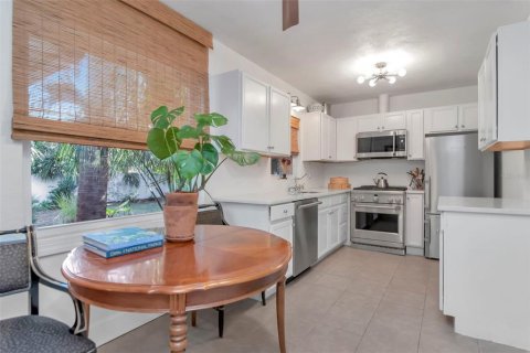 Villa ou maison à vendre à Tampa, Floride: 3 chambres, 111.76 m2 № 2142282 - photo 13