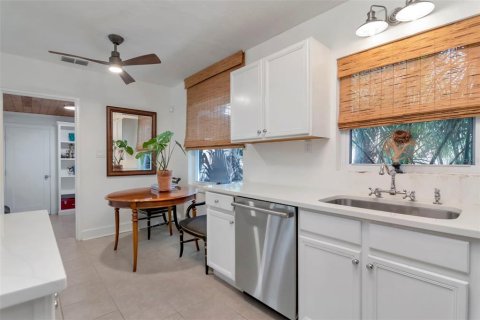 Villa ou maison à vendre à Tampa, Floride: 3 chambres, 111.76 m2 № 2142282 - photo 16