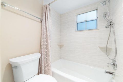 Condo in Riviera Beach, Florida, 2 bedrooms  № 2081954 - photo 11