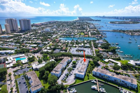 Condo in Riviera Beach, Florida, 2 bedrooms  № 2081954 - photo 24