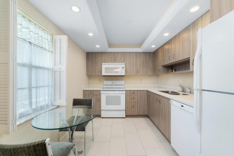 Condo in Riviera Beach, Florida, 2 bedrooms  № 2081954 - photo 2