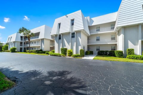 Condo in Riviera Beach, Florida, 2 bedrooms  № 2081954 - photo 17