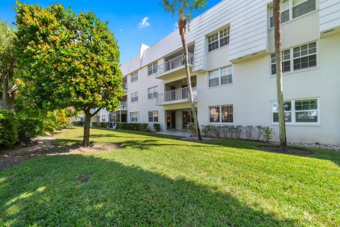 Condo in Riviera Beach, Florida, 2 bedrooms  № 2081954 - photo 16