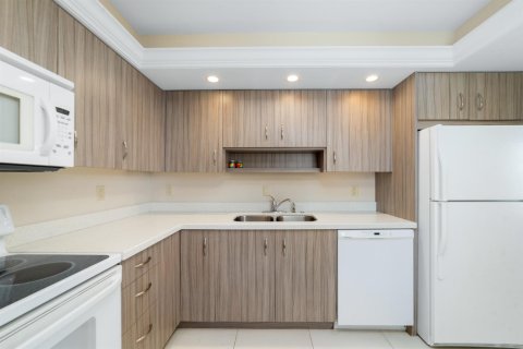 Condo in Riviera Beach, Florida, 2 bedrooms  № 2081954 - photo 7