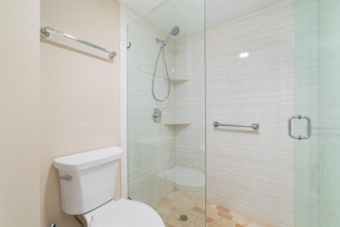 Condo in Riviera Beach, Florida, 2 bedrooms  № 2081954 - photo 14