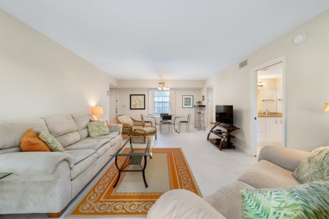 Condo in Riviera Beach, Florida, 2 bedrooms № 2081954