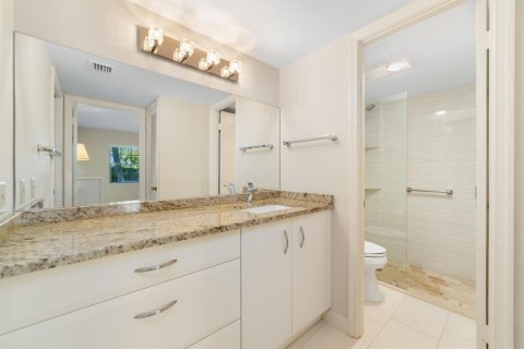 Condo in Riviera Beach, Florida, 2 bedrooms  № 2081954 - photo 13