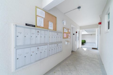 Condo in Riviera Beach, Florida, 2 bedrooms  № 2081954 - photo 19
