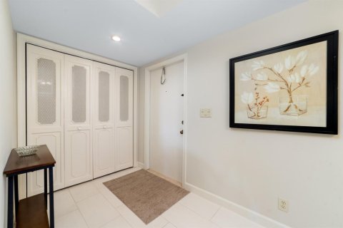 Condo in Riviera Beach, Florida, 2 bedrooms  № 2081954 - photo 4