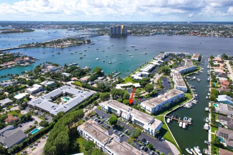 Condo in Riviera Beach, Florida, 2 bedrooms  № 2081954 - photo 23