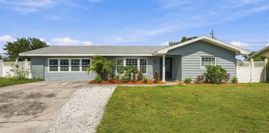 Casa en Seminole, Florida 4 dormitorios, 212 m2 № 2418915