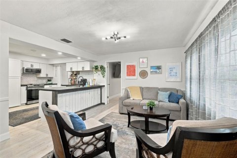 Casa en venta en Seminole, Florida, 4 dormitorios, 212 m2 № 2418915 - foto 16