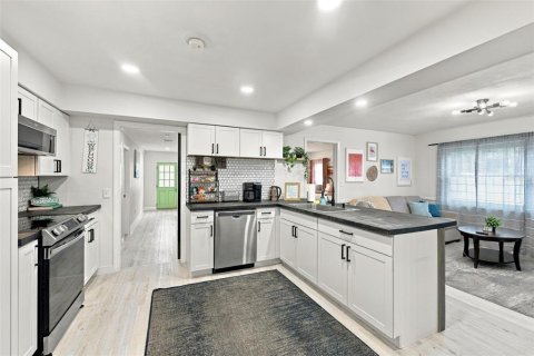 Casa en venta en Seminole, Florida, 4 dormitorios, 212 m2 № 2418915 - foto 12