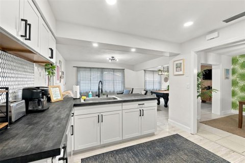 Casa en venta en Seminole, Florida, 4 dormitorios, 212 m2 № 2418915 - foto 14