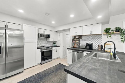 Casa en venta en Seminole, Florida, 4 dormitorios, 212 m2 № 2418915 - foto 11