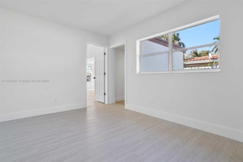 House in Fort Lauderdale, Florida 3 bedrooms, 117.99 sq.m. № 1712943 - photo 19
