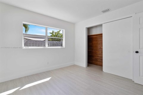 House in Fort Lauderdale, Florida 3 bedrooms, 117.99 sq.m. № 1712943 - photo 12
