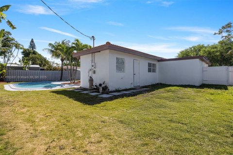 House in Fort Lauderdale, Florida 3 bedrooms, 117.99 sq.m. № 1712943 - photo 4