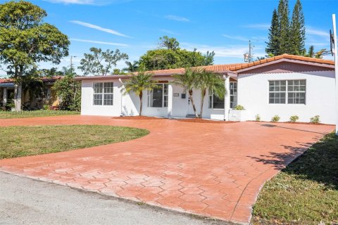 House in Fort Lauderdale, Florida 3 bedrooms, 117.99 sq.m. № 1712943 - photo 1