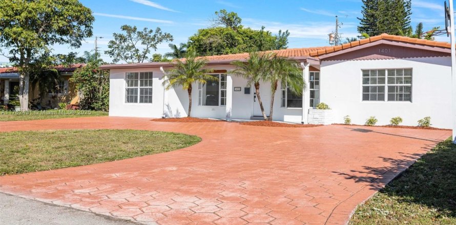 House in Fort Lauderdale, Florida 3 bedrooms, 117.99 sq.m. № 1712943