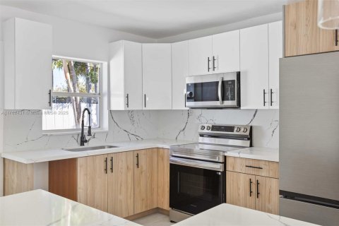 House in Fort Lauderdale, Florida 3 bedrooms, 117.99 sq.m. № 1712943 - photo 23