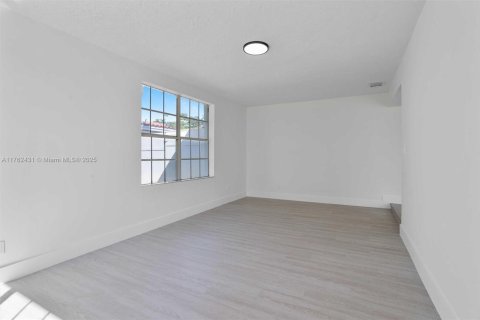 House in Fort Lauderdale, Florida 3 bedrooms, 117.99 sq.m. № 1712943 - photo 21