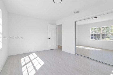House in Fort Lauderdale, Florida 3 bedrooms, 117.99 sq.m. № 1712943 - photo 14