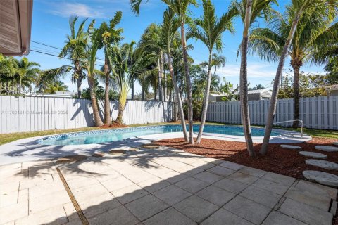 House in Fort Lauderdale, Florida 3 bedrooms, 117.99 sq.m. № 1712943 - photo 7