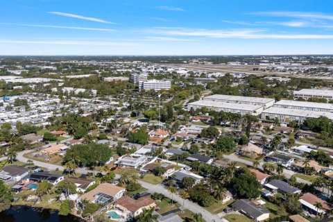 House in Fort Lauderdale, Florida 3 bedrooms, 117.99 sq.m. № 1712943 - photo 30