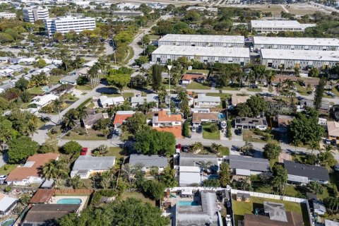 House in Fort Lauderdale, Florida 3 bedrooms, 117.99 sq.m. № 1712943 - photo 29