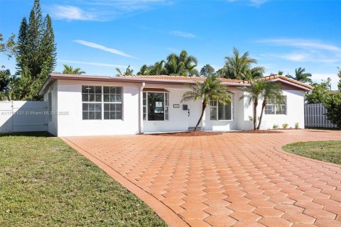 House in Fort Lauderdale, Florida 3 bedrooms, 117.99 sq.m. № 1712943 - photo 3