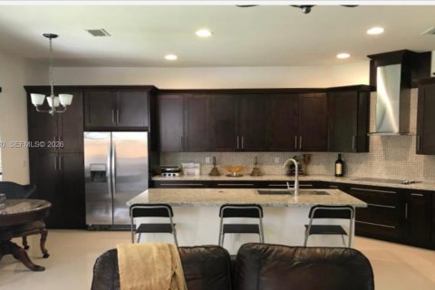 Снять в аренду виллу или дом в Майами, Флорида 4 спальни, 205.59м2, № 2005867 - фото 4