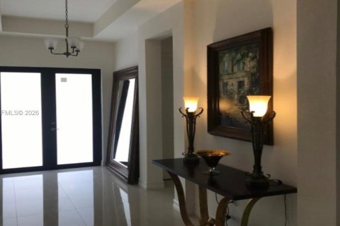 Снять в аренду виллу или дом в Майами, Флорида 4 спальни, 205.59м2, № 2005867 - фото 2