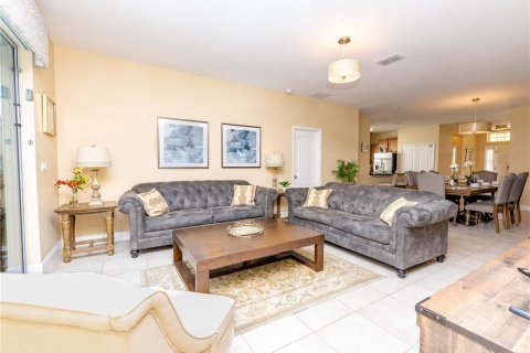 House in Kissimmee, Florida 5 bedrooms, 195.93 sq.m. № 2214145 - photo 14