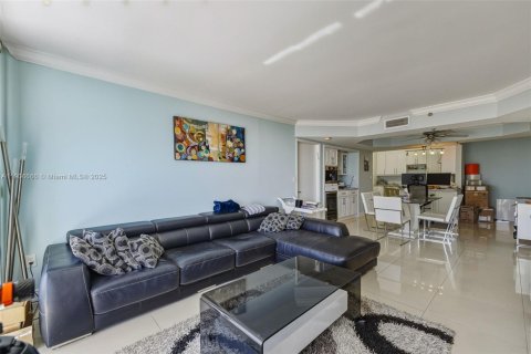 Condo in Surfside, Florida, 1 bedroom № 1963190 - photo 3