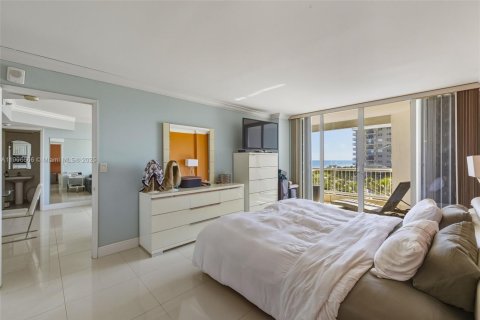 Condo in Surfside, Florida, 1 bedroom № 1963190 - photo 8