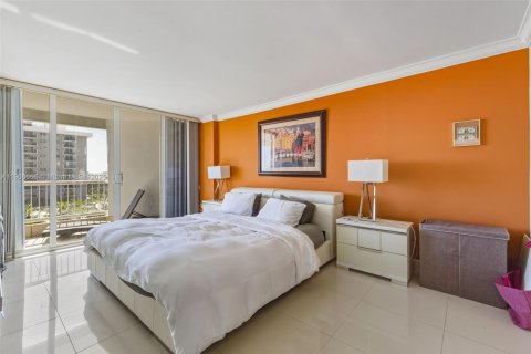 Condo in Surfside, Florida, 1 bedroom № 1963190 - photo 7