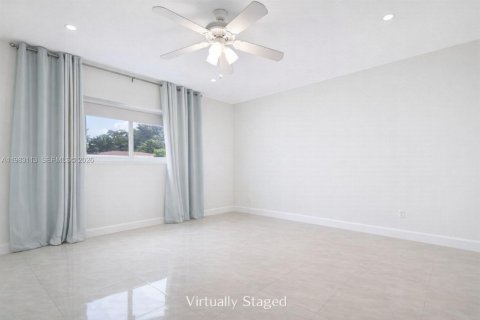 House in North Miami Beach, Florida 3 bedrooms, 147.34 sq.m. № 2049615 - photo 22