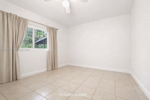 House in North Miami Beach, Florida 3 bedrooms, 147.34 sq.m. № 2049615 - photo 16
