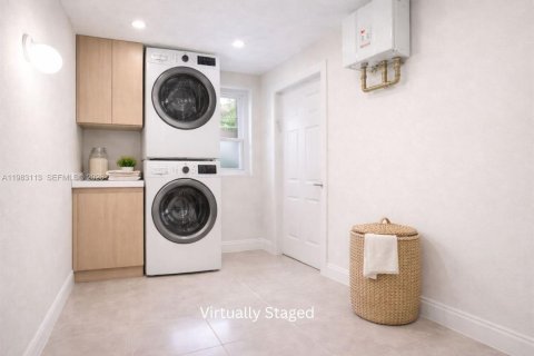 House in North Miami Beach, Florida 3 bedrooms, 147.34 sq.m. № 2049615 - photo 26